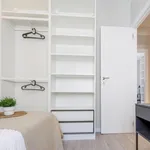 Rent 4 bedroom apartment in Valencia