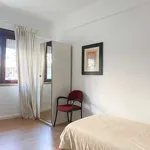 Rent a room of 101 m² in lisbon