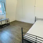  maison avec 8 chambre(s) en location à Paris