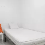 Rent 5 bedroom apartment in Madrid