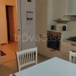 Rent 5 bedroom apartment of 80 m² in Adria