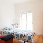 Rent a room of 110 m² in lisbon