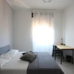 Rent 4 bedroom apartment in Modena