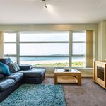 Rent 2 bedroom flat in Swansea