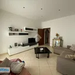 Affitto 3 camera appartamento di 77 m² in Palermo