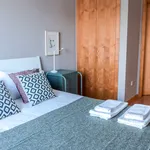 Rent 1 bedroom apartment of 33 m² in Porto