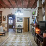 Rent a room of 300 m² in valencia