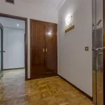 Rent a room of 220 m² in madrid