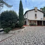 Rent 7 bedroom house of 373 m² in Narni