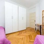 Rent a room of 220 m² in madrid