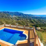 VILLA CON ESPLENDIDAS VISTAS