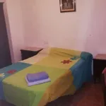 Rent a room of 180 m² in granada