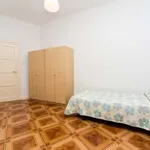 Rent a room of 220 m² in madrid