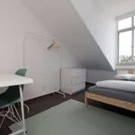 Rent a room of 100 m² in lisbon