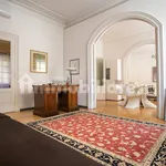 Rent 5 bedroom apartment of 185 m² in Rome