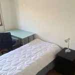 Rent a room of 140 m² in porto