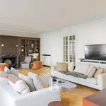 Rent 6 bedroom apartment of 312 m² in Paris