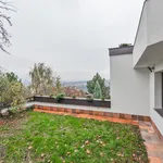 Pronajměte si 6 ložnic/e dům o rozloze 305 m² v Prague