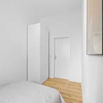 Rent 6 bedroom apartment of 70 m² in Berlin