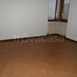 Appartamento in affitto a Grinzane Cavour via Belvedere, non arredato/vuoto, box, terrazzo - TrovaCasa