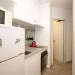 Rent 1 bedroom apartment of 32 m² in barcelona