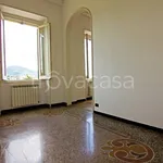 Affitto 4 camera appartamento di 137 m² in Genova