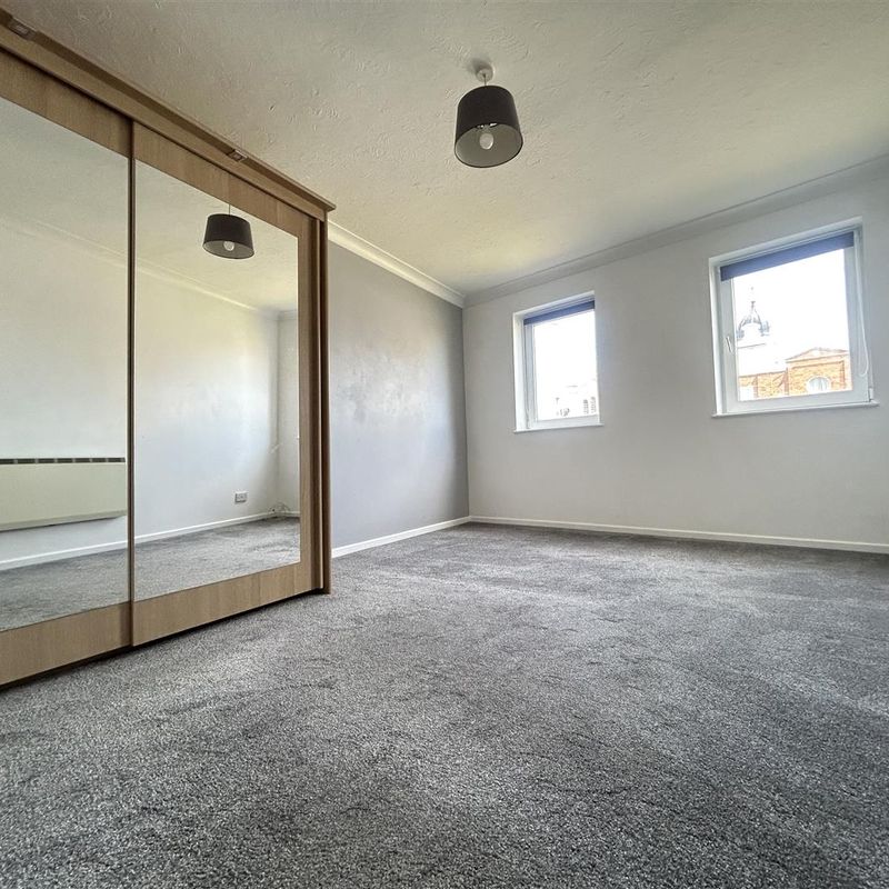 2 Bed Flat - 
 Per Calendar Month £900pcm Clacton-on-Sea