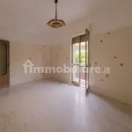 Affitto 5 camera appartamento di 185 m² in Reggio Calabria