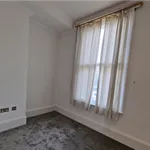 Rent 3 bedroom flat in sutton