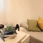 Rent a room of 90 m² in valencia