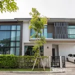 Rent 5 bedroom house of 450 m² in Bangkok