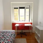 Rent 4 bedroom apartment in Lisbon