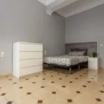 Rent a room of 175 m² in valencia