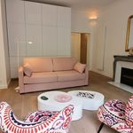 Rent 2 bedroom apartment of 818 m² in Paris