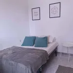 Rent a room of 230 m² in Sevilla