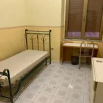 Rent 1 bedroom apartment of 200 m² in Napoli