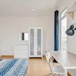 Rent a room of 100 m² in lisbon