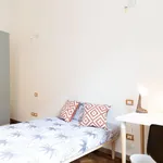 Rent 4 bedroom apartment in Milan