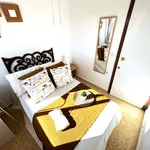 Rent a room of 110 m² in Valencia