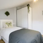 Rent a room of 100 m² in Madrid