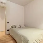 Rent a room of 350 m² in barcelona