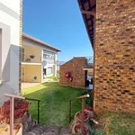 Rent 2 bedroom apartment in Roodepoort