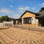 Rent 3 bedroom house of 800 m² in Benoni