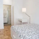 Rent a room of 100 m² in Rio Tinto