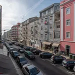 Rent 4 bedroom apartment in Lisbon