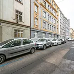 Pronajměte si 3 ložnic/e byt o rozloze 79 m² v Capital City of Prague