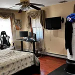 Rent 6 bedroom house in Hicksville