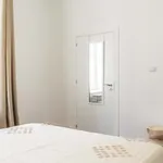 Rent a room of 280 m² in Lisboa