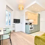 Appartement de 27 m² avec 3 chambre(s) en location à Paris