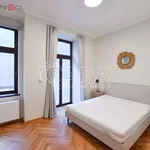 Pronajměte si 4 ložnic/e byt o rozloze 115 m² v Praha